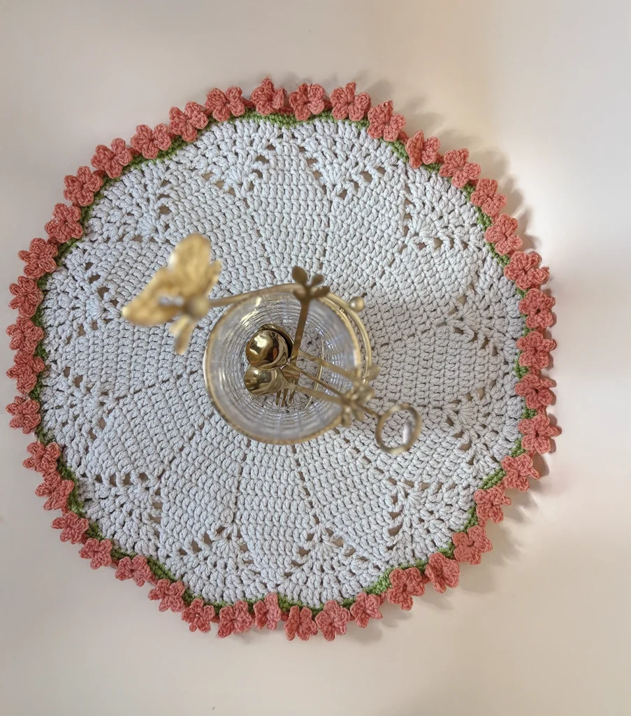 Cozy Home Decor Ideas Using Crochet & Knitted Items. Budget-Friendly Styling